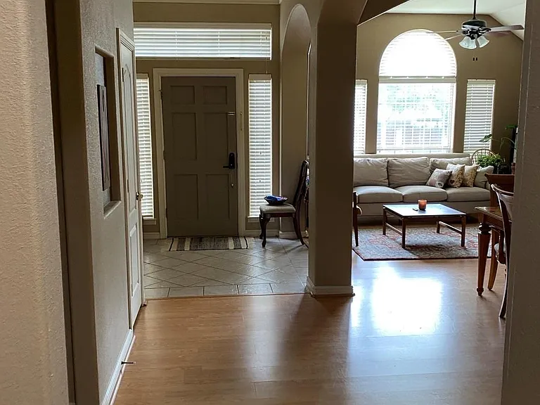 2945 Silvercrest Ln — Photo 2