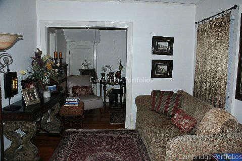 5th image of 835 Belmont St
