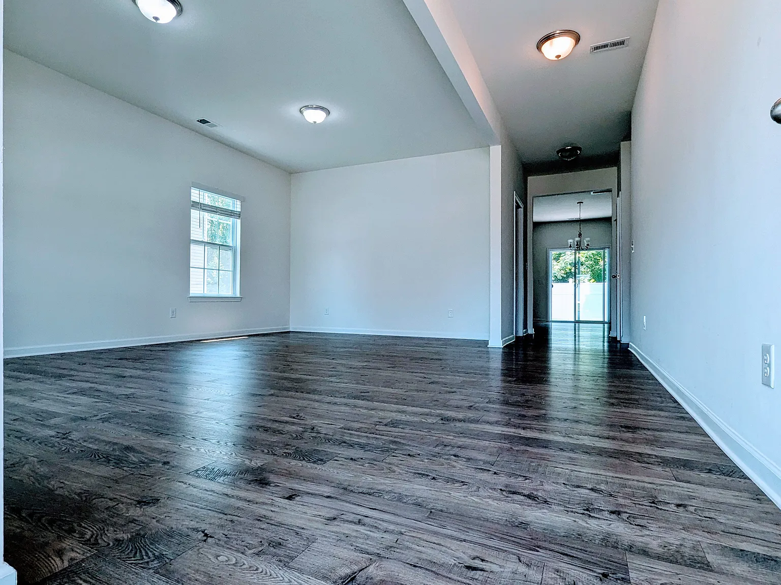 4 bed, 2.5 bath, 2814 sqft, $2,900 — Photo 4