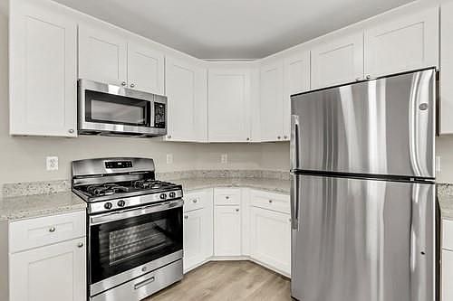 4th image of 1060 Chandler Park Ct