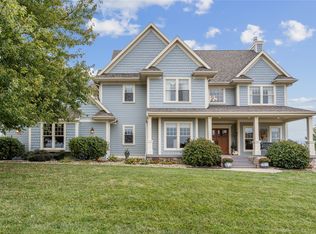 1025 Meadow Crest Dr, Pella, IA 50219