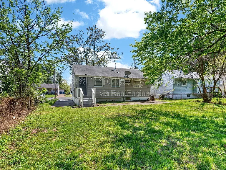 409 Shepley Dr — Photo 23