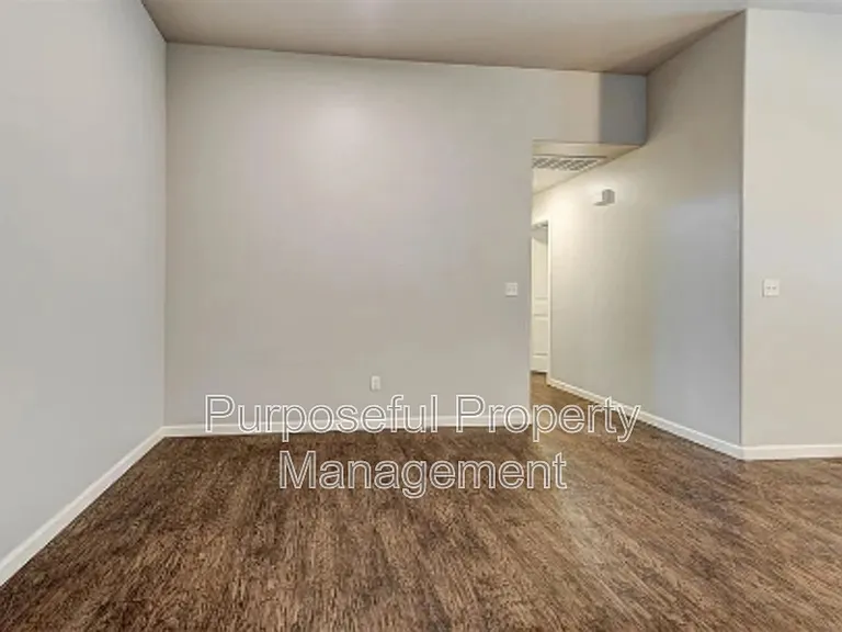 4313 Edinburg Way — Photo 15