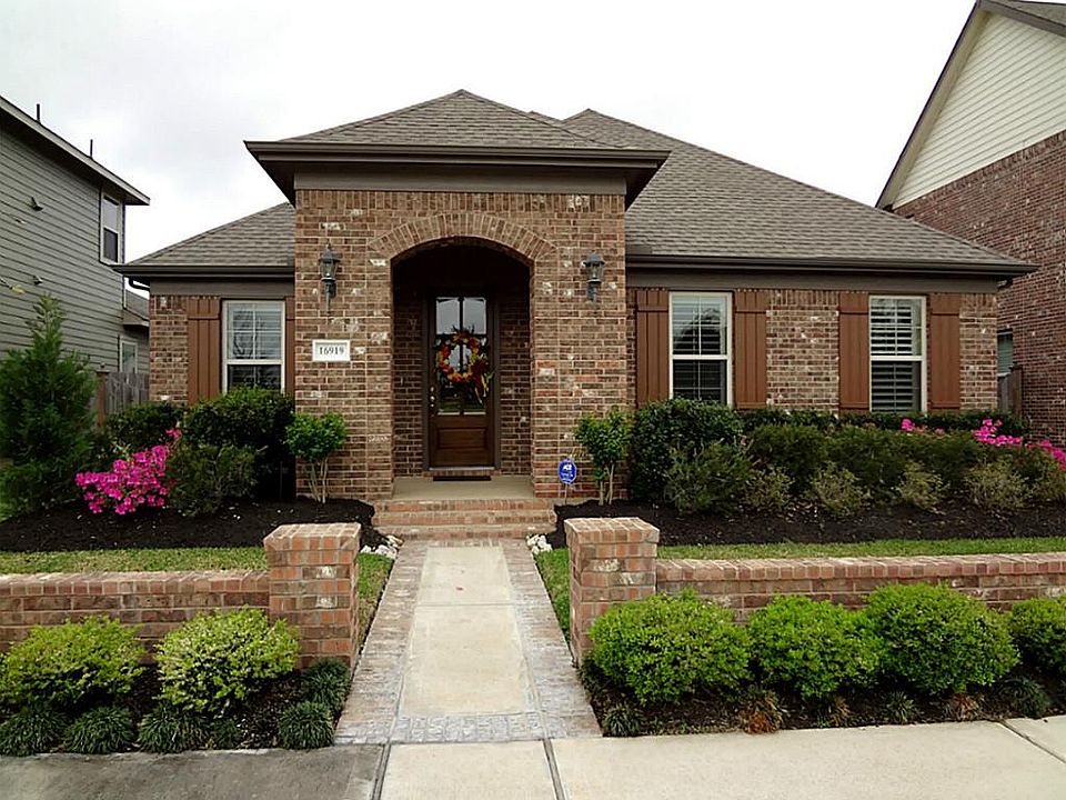 DOUBLE CLICK EACH PHOTO FOR MORE DETAIL! GORGEOUS ONE STOPY, 3 BEDROOM, 2 BATH HOME!! 2224 SQ FT PER