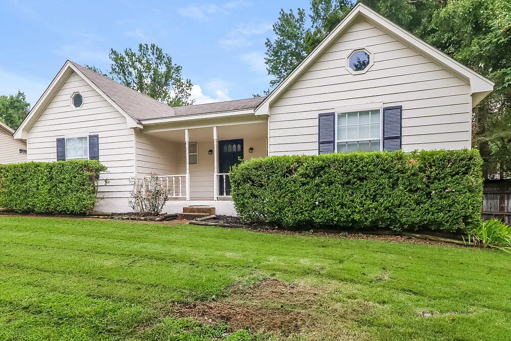 3 bed, 2.0 bath, 1485 sqft, $2,300 — Photo 3