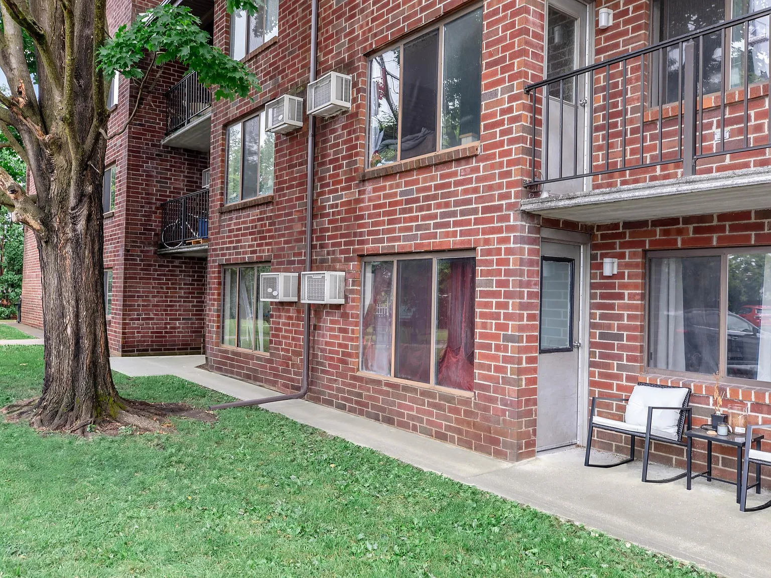 Saratoga Place — Photo 3