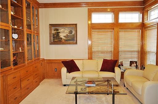 5th image of 4901 Bay Oaks Ct
