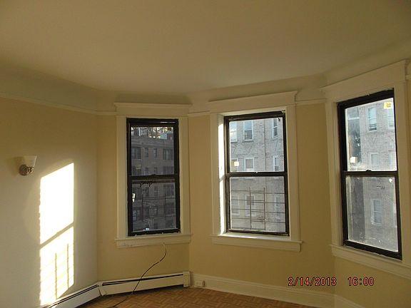 2nd image of 11 Lawrence St APT 4R