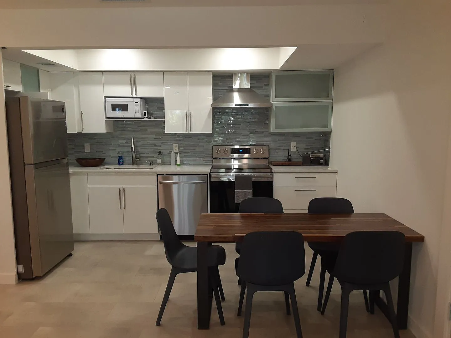 Seasonal-Beautifully renovated top floor 2/2 condo downtown Sarasota. — Photo 4