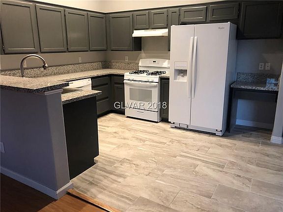 3rd image of 3145 Cooper Creek Dr