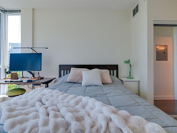 4th image of 168 Esplanade E #508
