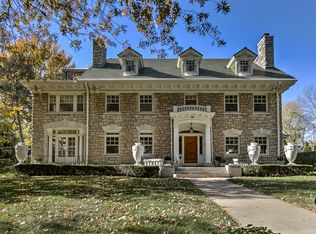 54 Janssen Pl, Kansas City, MO 64109