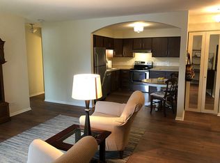 709 W Central Rd APT B5, Mount Prospect, IL 60056