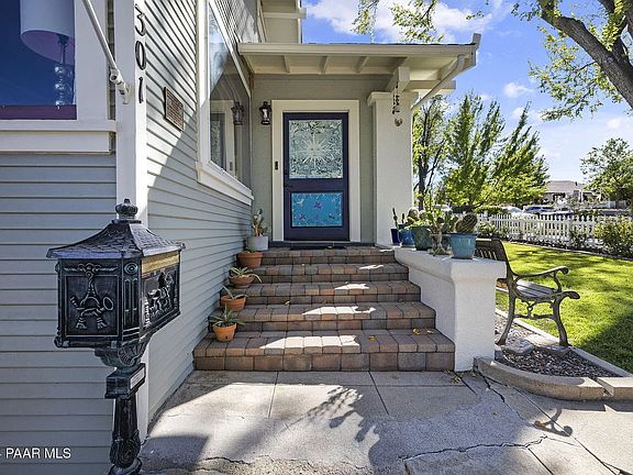2nd image of 301 S Mount Vernon Ave