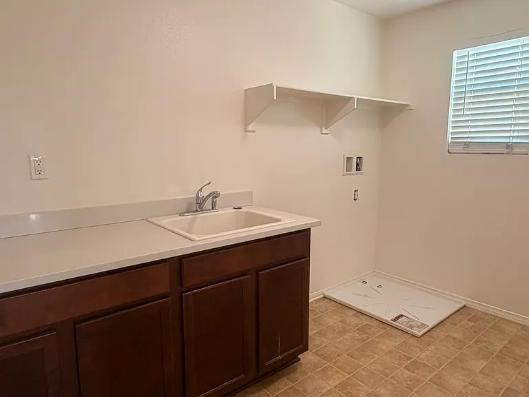 14537 Badger Ln — Photo 10