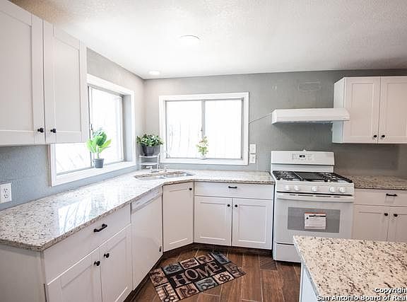 3rd image of 4303 Wild Oak Dr