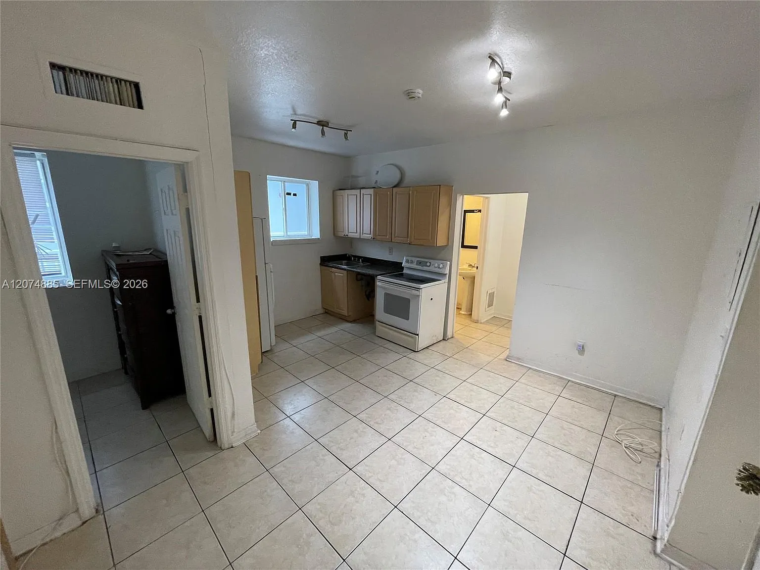 1021 NW 3rd St — Photo 2
