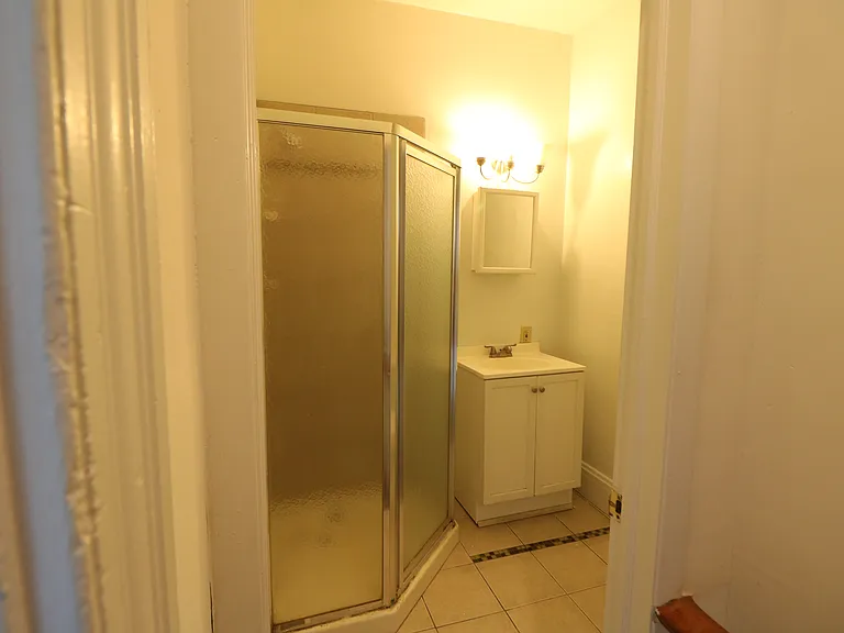 52 W McMillan St — Photo 7