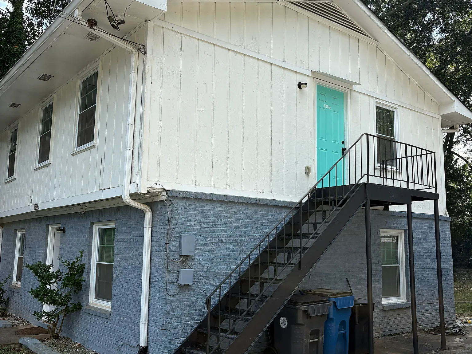 1388 Bryan Ave- 2BD/1BA Apartment in Jefferson Park — Photo 2