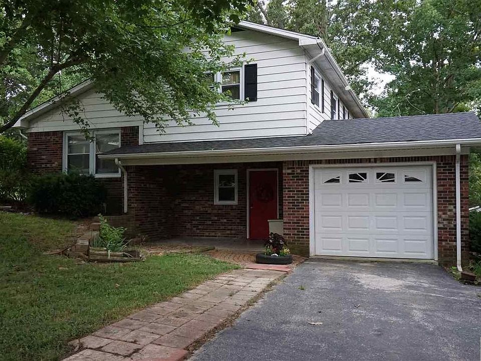 1st image of 18 Mistletoe Ln