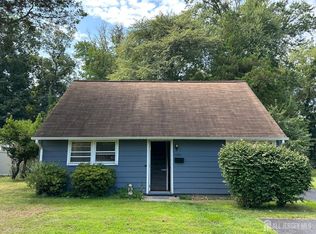 1075 Fireside Ave, Ewing, NJ 08618