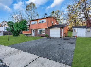 69 Forest Dr, Jackson, NJ 08527