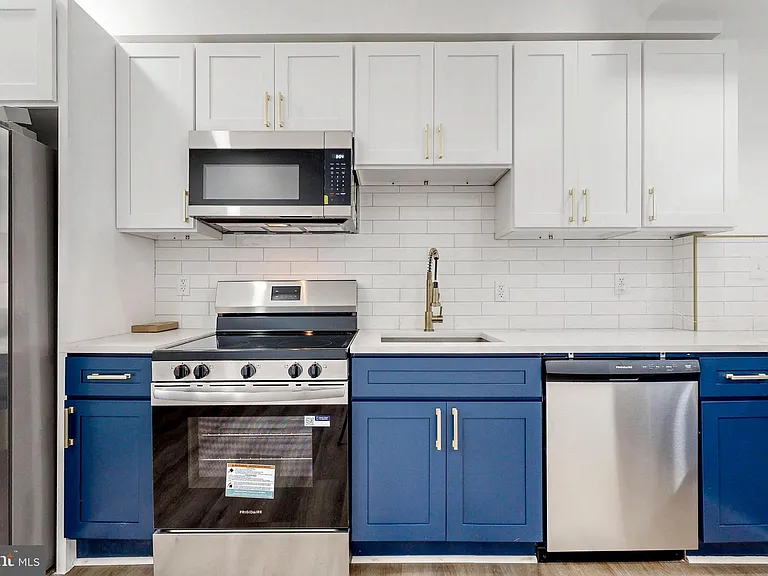 2320 W Lexington St — Photo 10