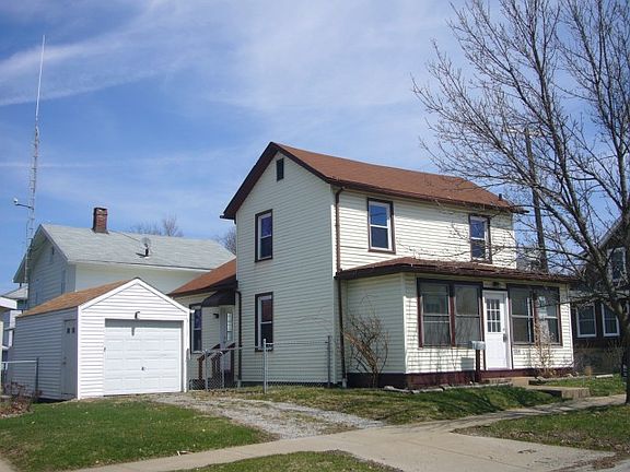2nd image of 584 E 5th St