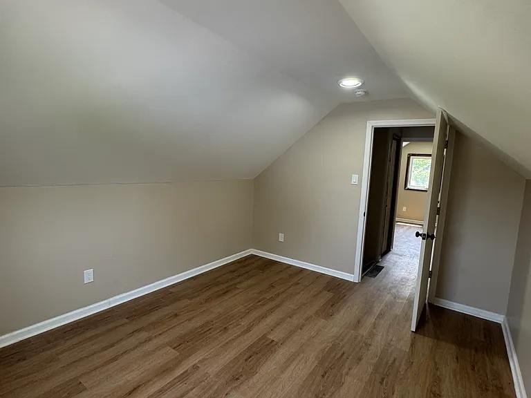 21 Apache St — Photo 8