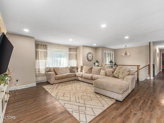 5th image of 2647 May Ave