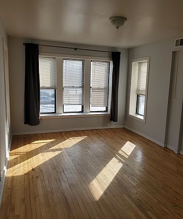 4th image of 2210 S Marshall Blvd #2E