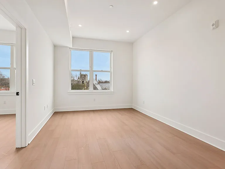 20 West — Photo 148