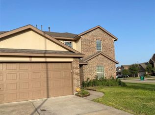 9919 Shimmering Lakes Dr, Rosharon, TX 77583