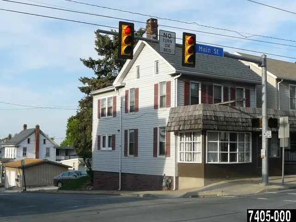 201 E Main St