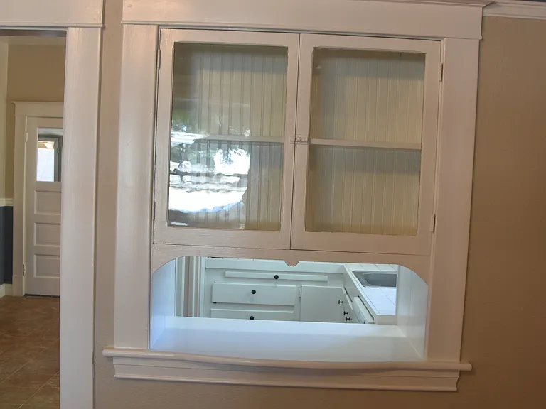 Dining Room Pass-through to Kitchen