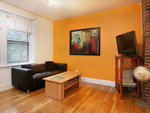 3rd image of 114 Strathmore Rd APT 305