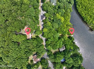 163 N Lake Dr, Dingmans Ferry, PA 18328