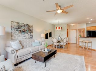 3305 Hazel Trl UNIT B, Woodbury, MN 55129