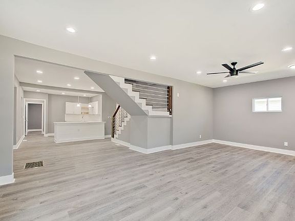 5th image of 3916 N Kenwood Ave