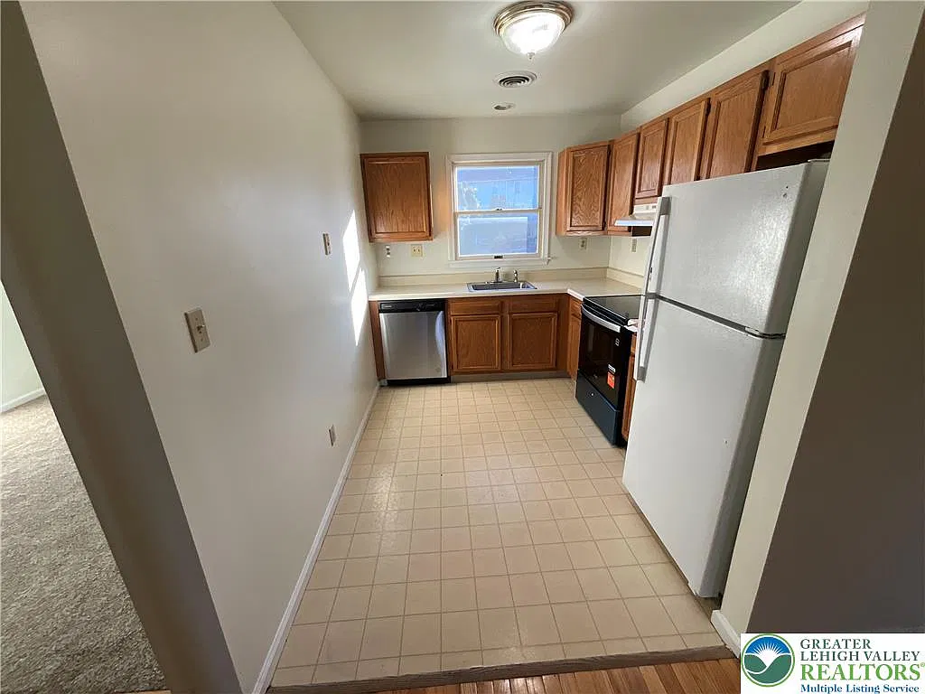 2 bed, 1050 sqft, $1,500 — Photo 4