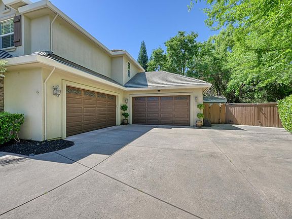 4th image of 8555 Willow Gate Ct