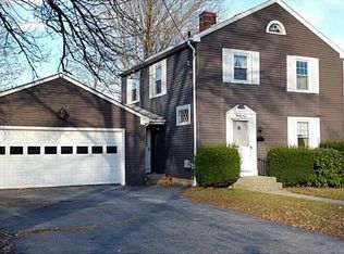 21 Fairlawn St, Cranston, RI 02910