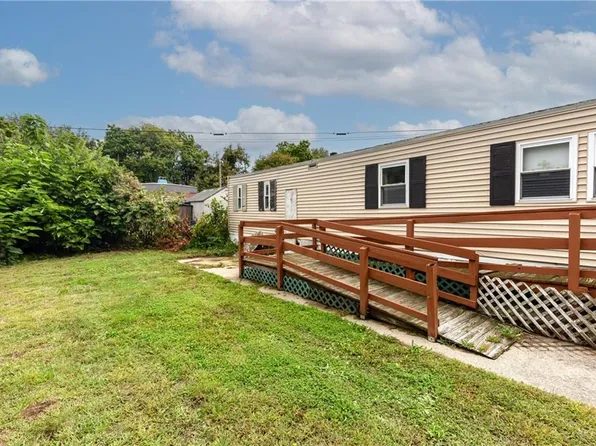 42 Alfa Dr, Pawtucket, RI 02860