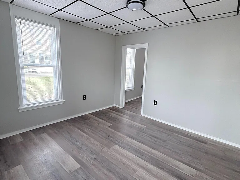 980 Scotland Ave #DOWNSTAIRS — Photo 2
