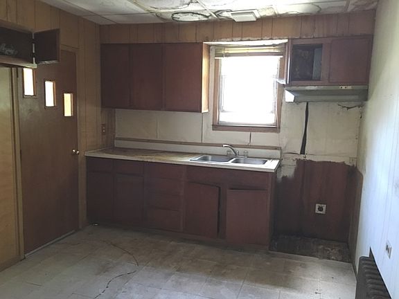 4th image of 605 E Ayer St