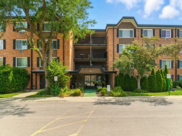 1207 S Old Wilke Rd APT 303, Arlington Heights, IL 60005