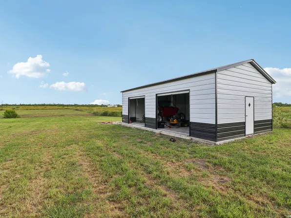 2629 Fm 1332, Jourdanton, TX 78026