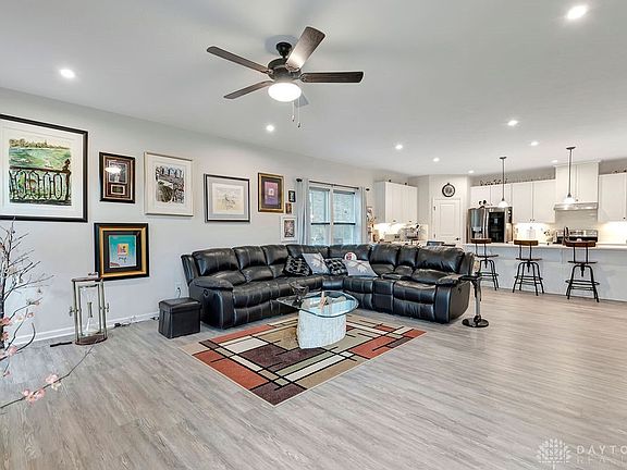 3rd image of 5792 Treeside Dr