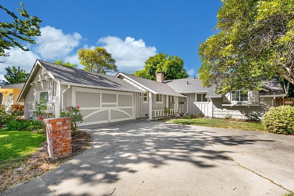 7054 Hogan Dr photo 1