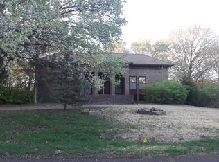 1030 N Woodland Dr, Kansas City, MO 64118